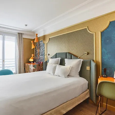 Hotel Idol