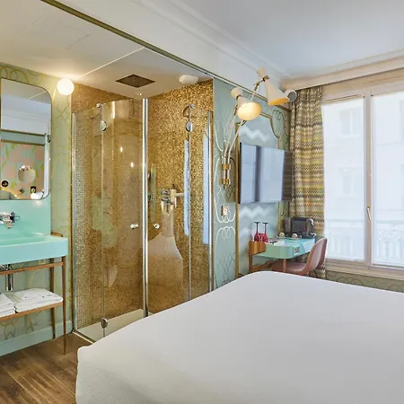 Hotel Idol