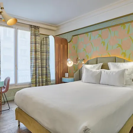 Hotel Idol