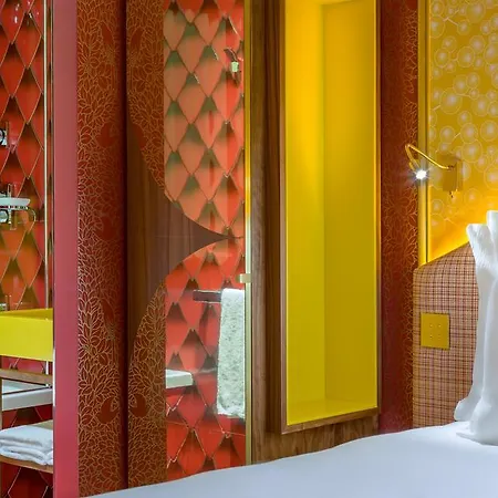 Hotel Idol