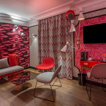 Hotel Idol
