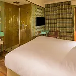 Hotel Idol 4*
