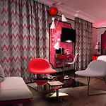 Hotel Idol 4*