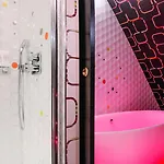 Hotel Idol