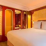 Hotel Idol